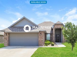 10312 Glover River Dr, Yukon, OK 73099