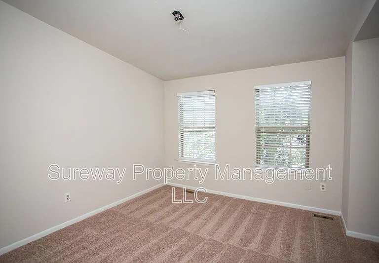 137 Brent Ct — Photo 17