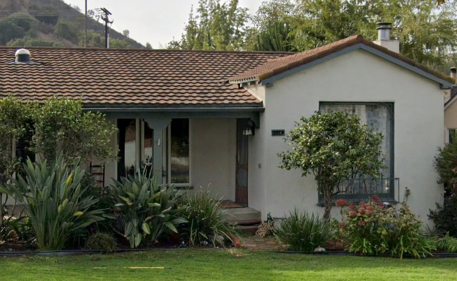 3 bed, 1.5 bath, 1759 sqft, $6,250 — Photo 1