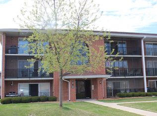 5032 W Circle Dr #206, Crestwood, IL 60445