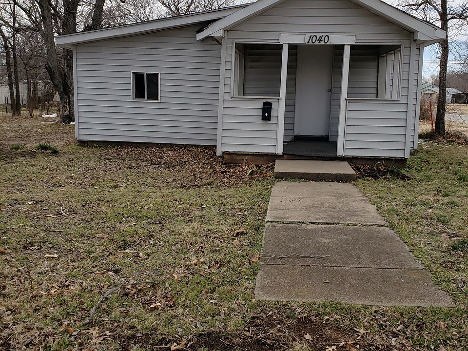 1st image of 1040 N Ash St