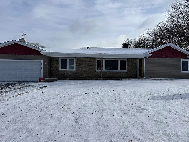 17211 Longfellow Ave photo 1