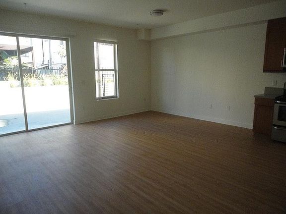 5th image of 4043 Irving Pl APT 107