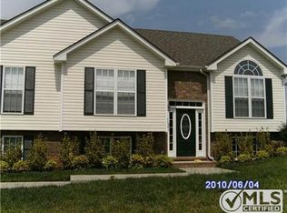 146 W Observatory Dr, Clarksville, TN 37040