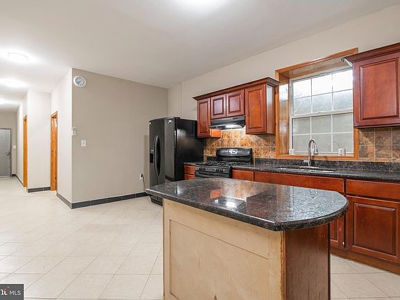 4th image of 1330 W Girard Ave #1R
