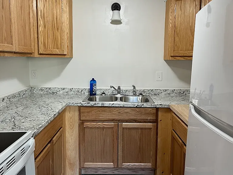 Stonehill Apartments — Photo 18