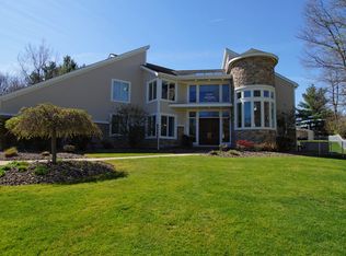 24150 Woodside Ln, Beachwood, OH 44122