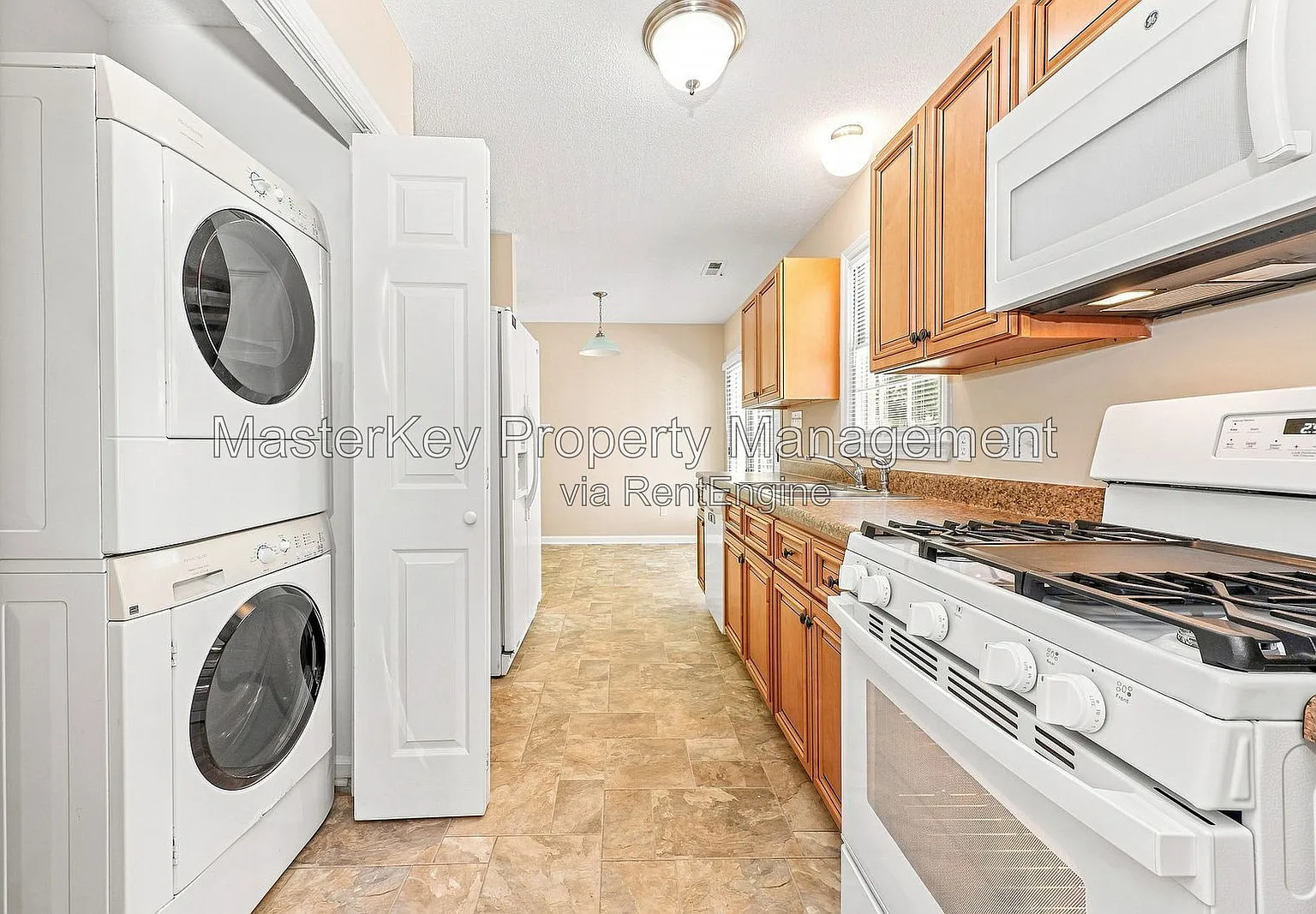 3 bed, 2.5 bath, 1800 sqft, $2,095 — Photo 3