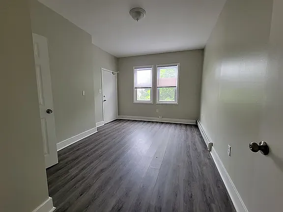 4 bed, 1200 sqft, $2,449 — Photo 3