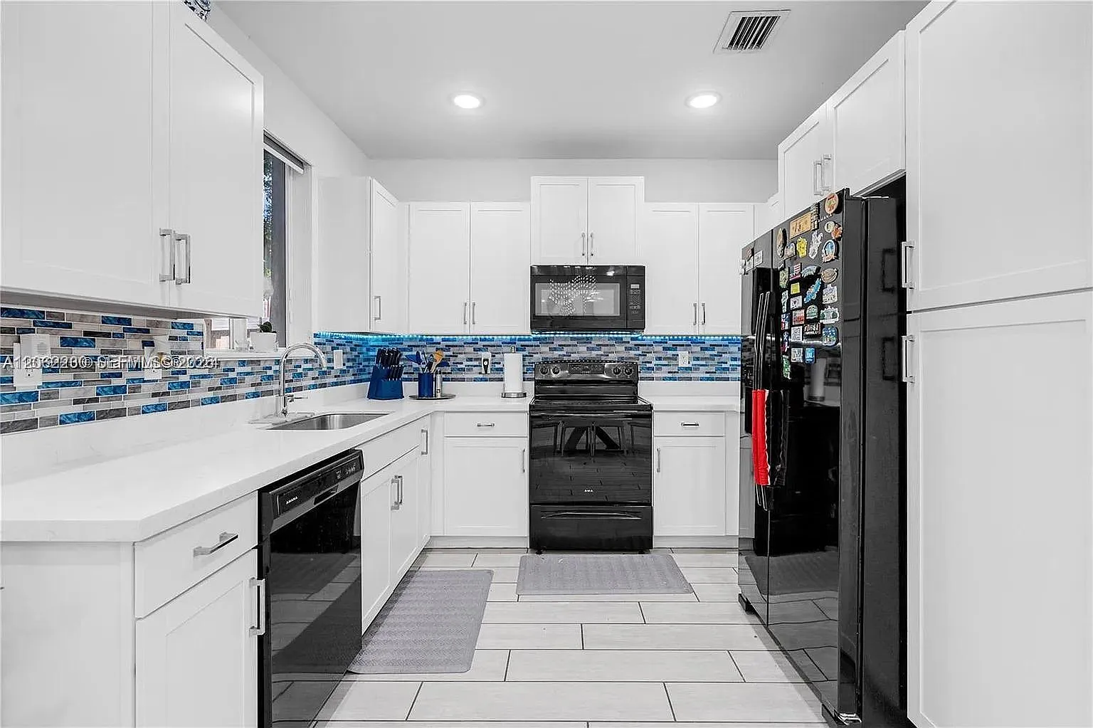 3 bed, 2.5 bath, 1302 sqft, $2,400 — Photo 3