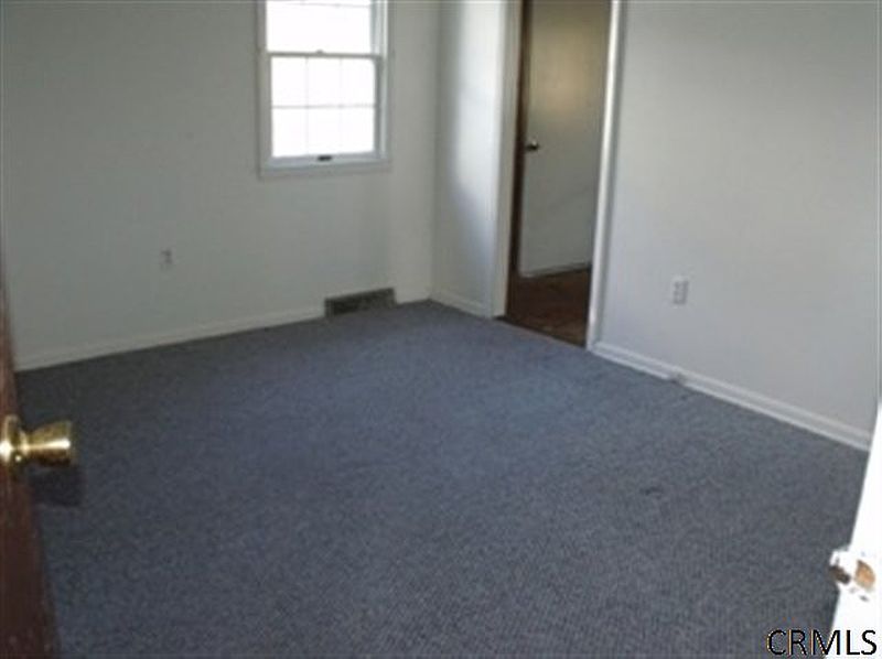 4th image of 18 GLEN Street