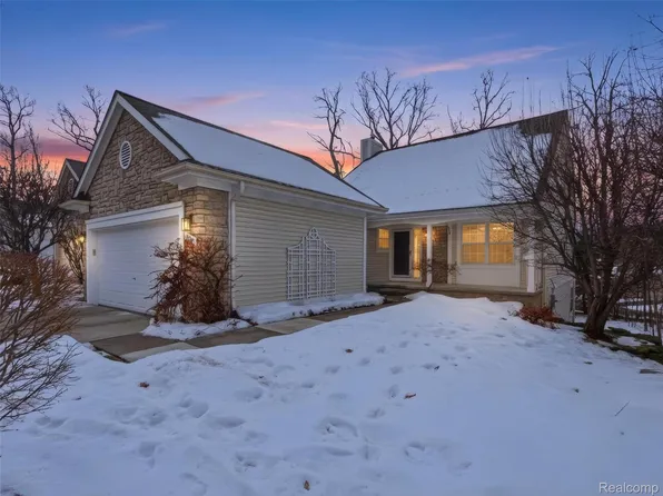 6573 Summit Rdg, Clarkston, MI 48346