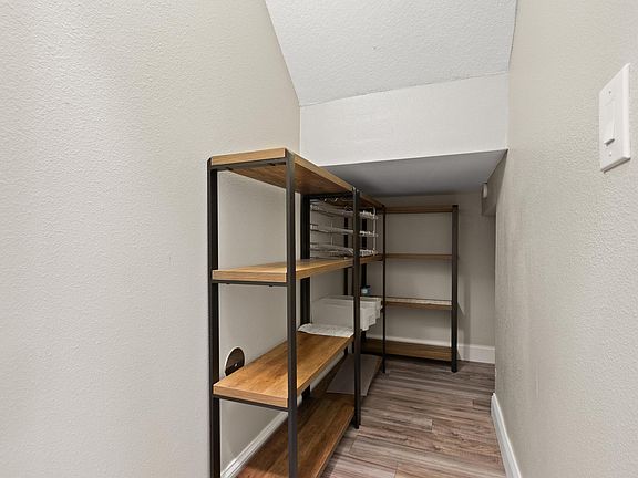 5th image of 2222 Park Crescent Dr