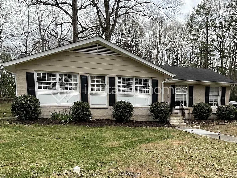10437 White Pine Rd — Photo 1