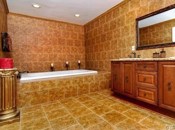 5th image of 5237 Newcastle Ave APT 106