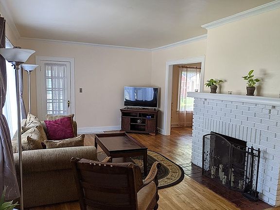 3rd image of 3292 Meadowbrook Blvd