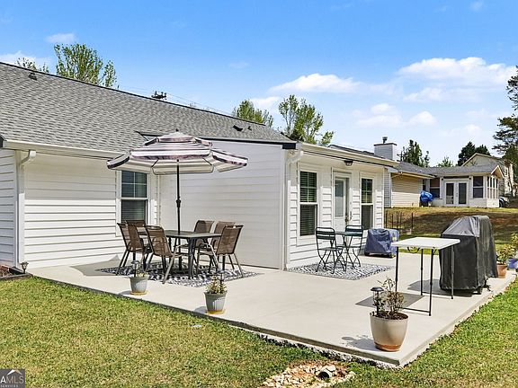 2nd image of 3056 Barrett Rd