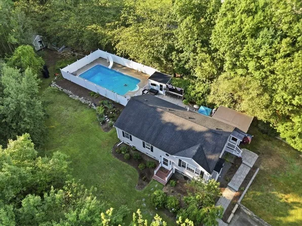 15 Old Center St, Middleboro, MA 02346