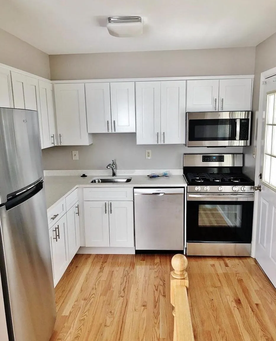 10107 Dickens Ave — Photo 1