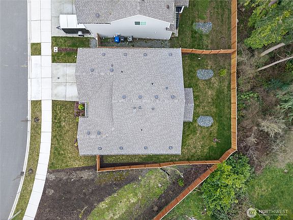 3rd image of 2210 SW Putnam Drive