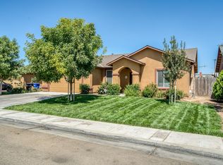 1571 El Paso Ave, Dinuba, CA 93618