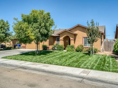 1571 El Paso Ave, Dinuba, CA, 93618
