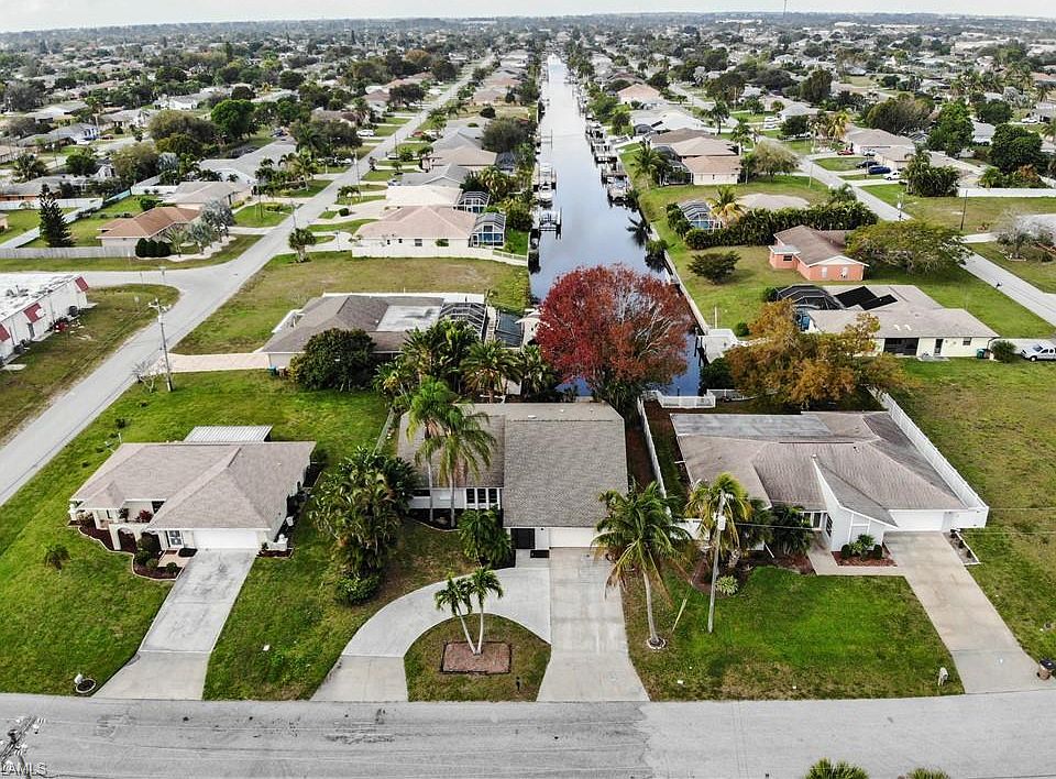 1st image of 1324 SE 15th Pl
