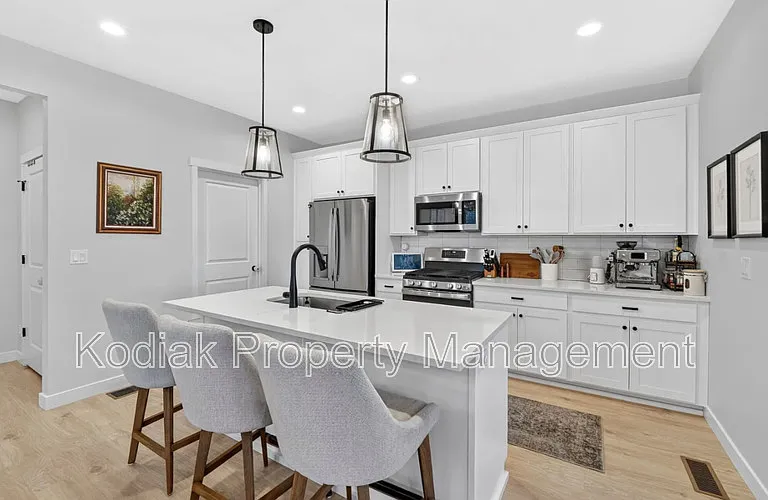 979 W Shoreline Dr — Photo 7