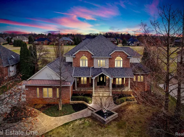2665 Invitational Dr, Oakland, MI 48363