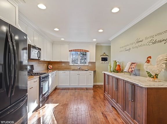 3rd image of 38159 N Russell Ave