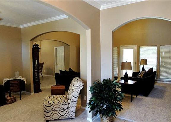 2nd image of 2706 Victory Ln