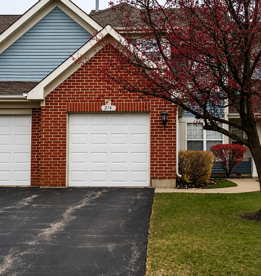 3 bed, 2.5 bath, 1600 sqft, $2,400 — Photo 2