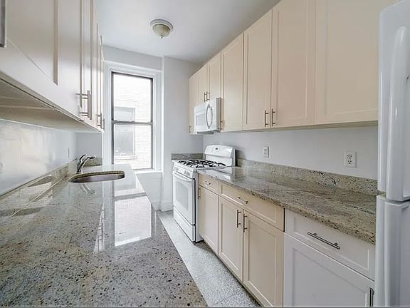 2nd image of 201 E 30th St APT 61