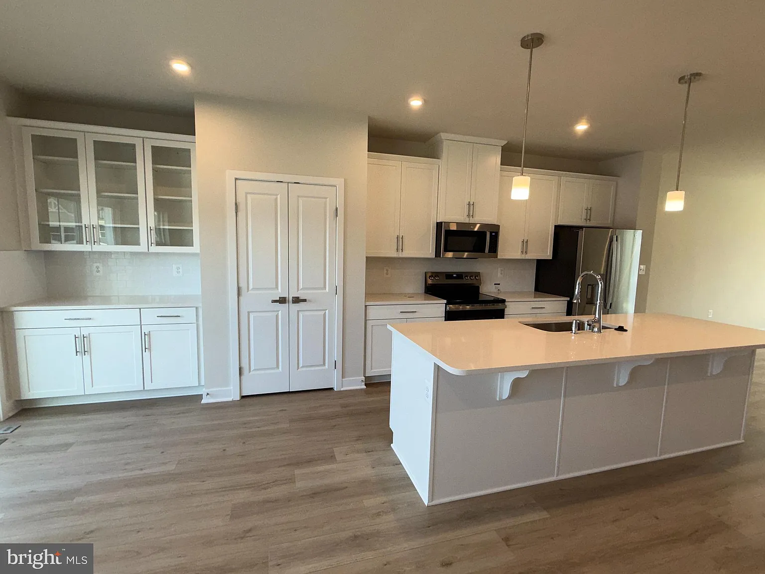 4 bed, 3.5 bath, 2285 sqft, $2,850 — Photo 2