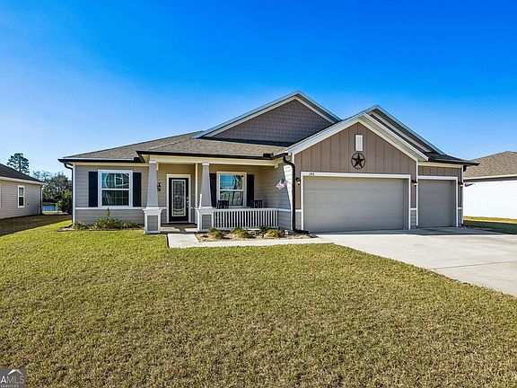 2nd image of 146 College St