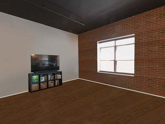 4th image of 24 W Station St Unit 404