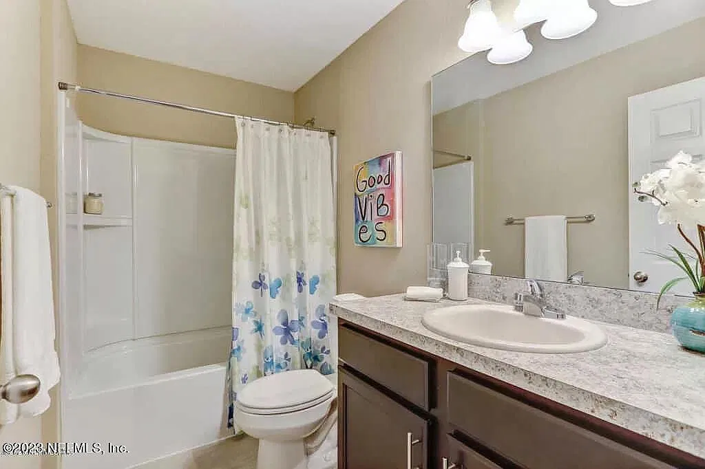 3 bed, 2.5 bath, 1401 sqft, $1,650 — Photo 4