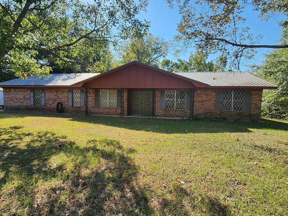 1st image of 210 Lake Dr