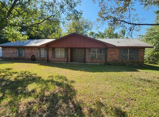210 Lake Dr, Atlanta, TX 75551