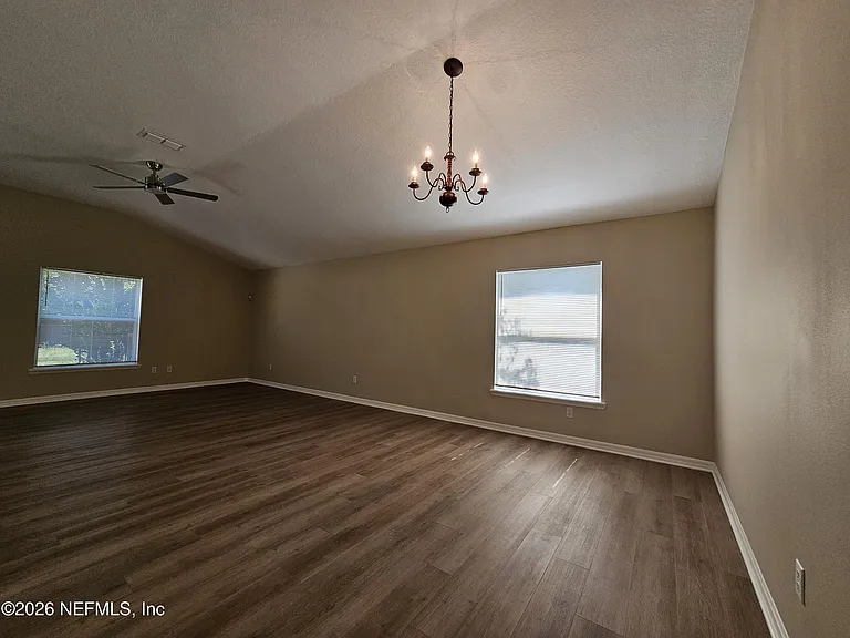 1616 Austin Ln — Photo 4