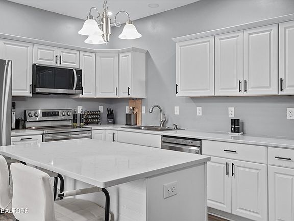2nd image of 431 Kingsley Ct