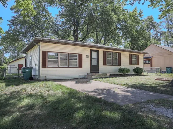 206 N Jefferson St, Spring Hill, KS 66083