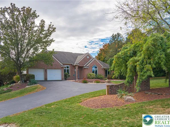 2398 Hailey Ct, Fogelsville, PA 18051