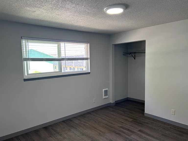 950 NW Hobart Ave — Photo 16