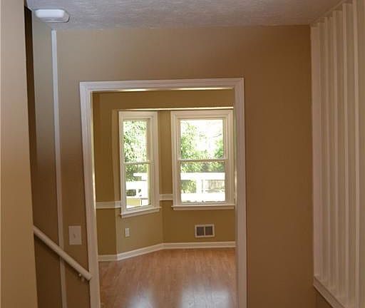 5th image of 407 Sculley Sq