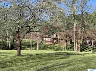 81 Shannon Dr SE, Laceys Spring, AL 35754