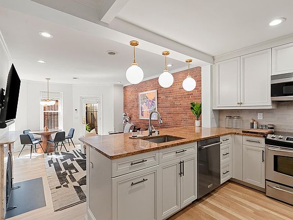 5th image of 76 Marlborough St Penthouse 6