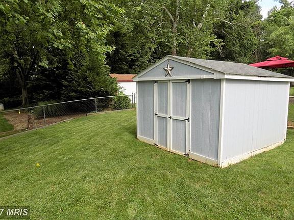 4th image of 229 Oak Grove Ln