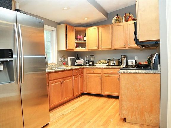 4th image of 18 Angelico St