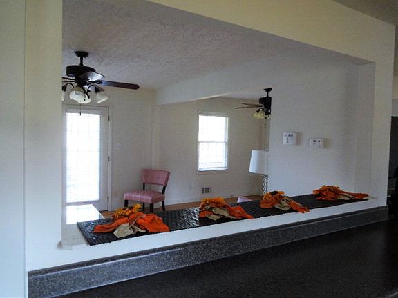 3rd image of 3041 Sprucewood Dr